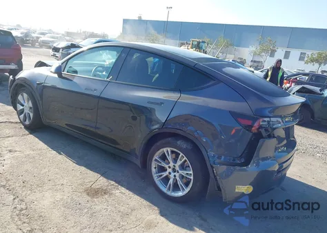 2022 Tesla Model Y Long Range Dual Motor All-Wheel Drive z USA, uszkodzony, nr VIN 7SAYGDEE6NF357642